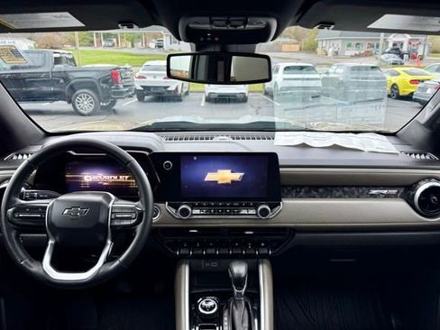 Used 2024 Chevrolet Colorado ZR2 w/ ZR2 Convenience Package III image 23