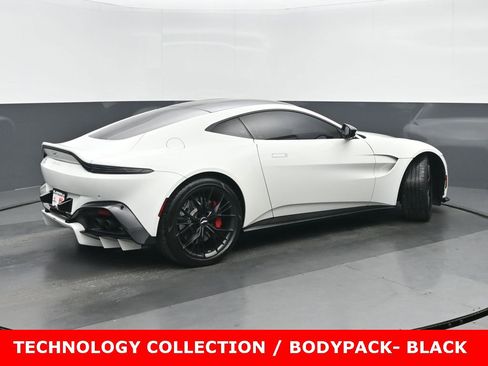Used 2021 Aston Martin V8 Vantage Coupe image 3
