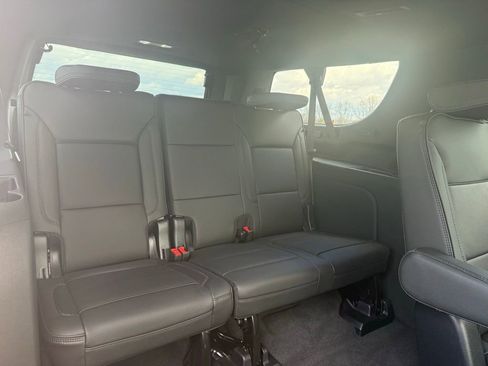 Used 2025 GMC Yukon XL Denali w/ Sun & Power Step Package image 18