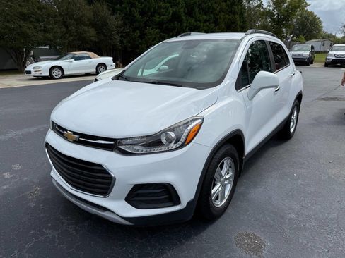 Used 2019 Chevrolet Trax LT w/ LT Convenience Package image 1