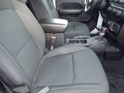 Used 2019 Jeep Wrangler Sport AWD/4WD image 9