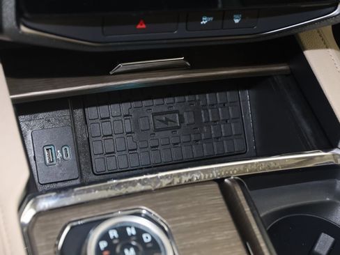 Used 2022 Ford Expedition Limited image 30