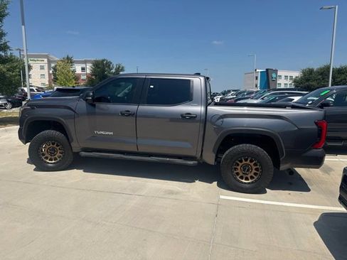 Used 2022 Toyota Tundra SR5 w/ SR5 Convenience Package AWD/4WD image 4