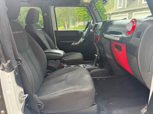 Used 2017 Jeep Wrangler Rubicon w/ Power Convenience Group image 15