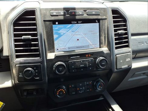 Used 2019 Ford F250 XLT w/ XLT Premium Package AWD/4WD image 17