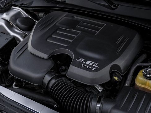 Used 2015 Chrysler 300 S image 29