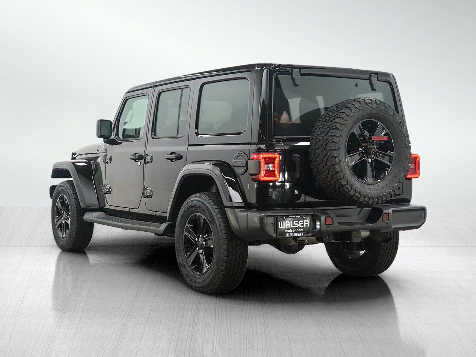 Used 2020 Jeep Wrangler Unlimited Sahara AWD/4WD image 3