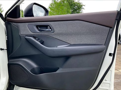 Used 2023 Nissan Rogue S image 20