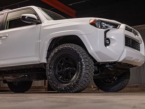 Used 2021 Toyota 4Runner SR5 AWD/4WD image 10