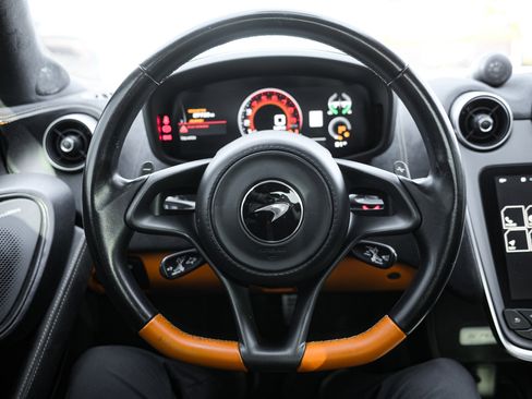 Used 2019 McLaren 570S Spider image 23