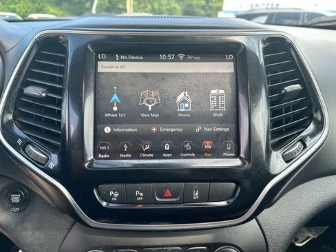 Used 2019 Jeep Cherokee Overland w/ Technology Group AWD/4WD image 16