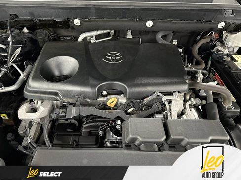Used 2020 Toyota RAV4 XLE Premium AWD/4WD image 33