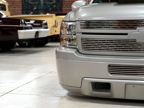 Used 2009 Chevrolet Silverado 1500 LT w/ Texas Edition RWD image 12