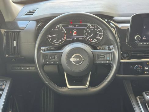Used 2025 Nissan Pathfinder SV AWD/4WD image 25
