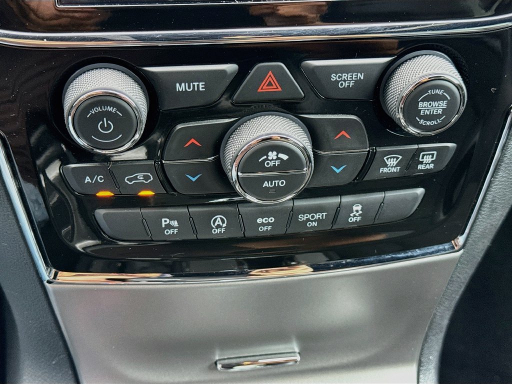 Used 2021 Jeep Grand Cherokee Laredo X AWD/4WD image 15
