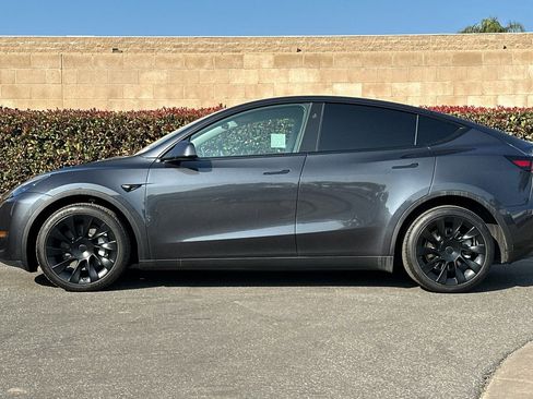 Used 2025 Tesla Model Y Long Range image 7