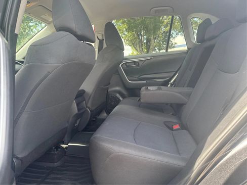 Used 2020 Toyota RAV4 LE FWD image 10