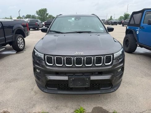 Used 2024 Jeep Compass Latitude AWD/4WD image 2