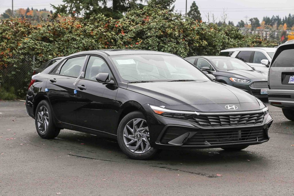 New 2026 Hyundai Elantra Hybrid w/ Cargo Package FWD image 2