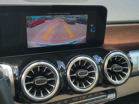 Used 2023 Mercedes-Benz GLB 250 image 28