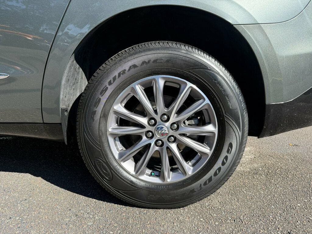 Used 2024 Buick Enclave Essence w/ Technology Package FWD image 9