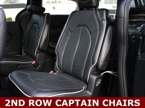 Used 2025 Chrysler Pacifica Limited FWD image 10