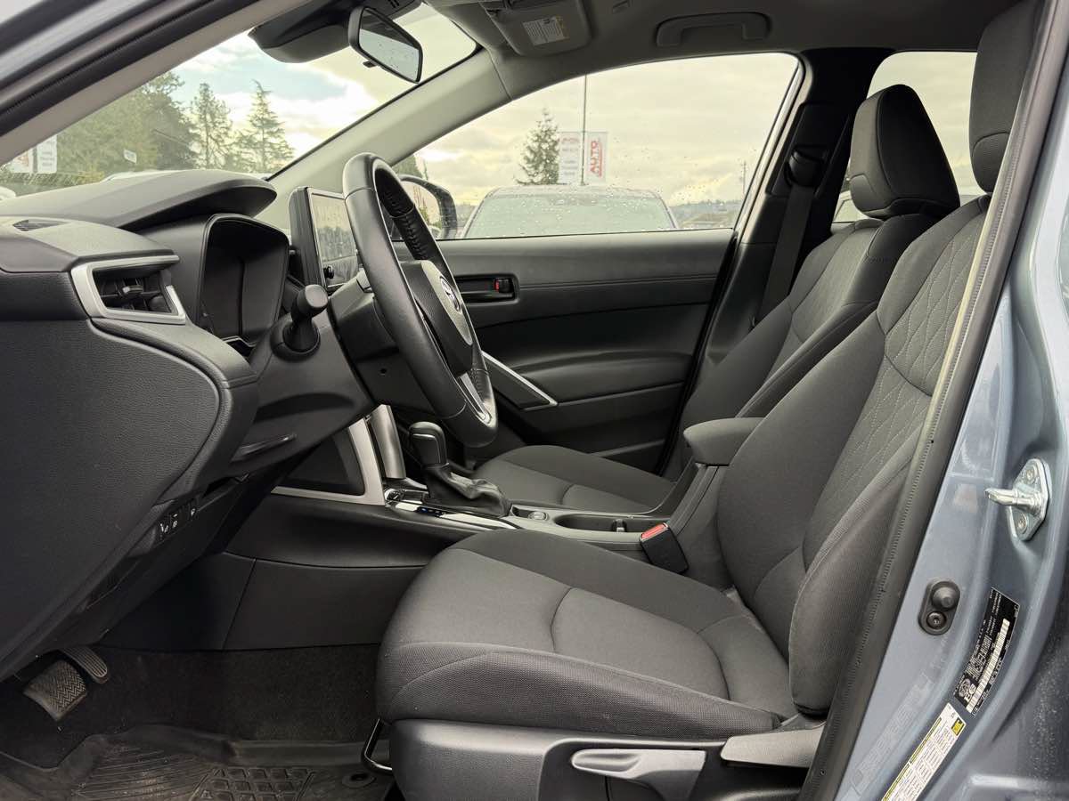 Used 2025 Toyota Corolla Cross LE AWD/4WD image 14