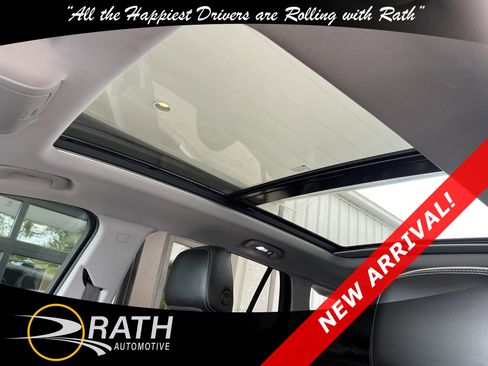 Used 2022 GMC Terrain SLT w/ Tech Package FWD image 16