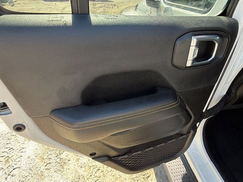 Used 2025 Jeep Wrangler Sahara w/ Safety Group image 21