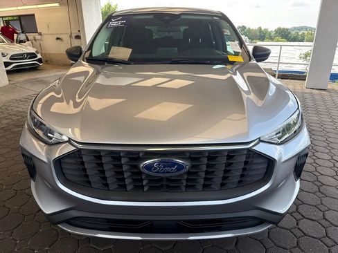 Used 2023 Ford Escape Active AWD/4WD image 2