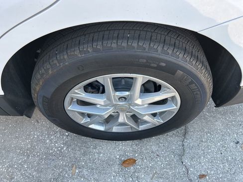 Used 2023 Chevrolet Equinox LS image 4