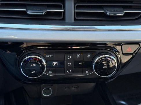 Used 2025 Chevrolet Trax LT w/ LT Convenience Package image 21