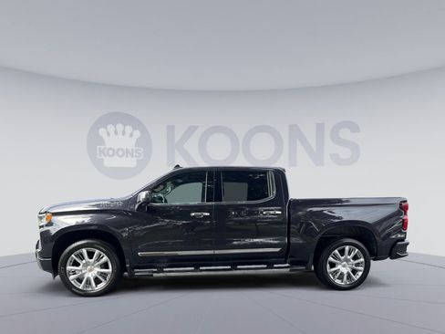 Used 2022 Chevrolet Silverado 1500 High Country w/ High Country Premium Package AWD/4WD image 2