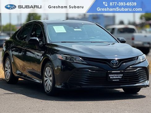 Used 2019 Toyota Camry LE FWD image 1
