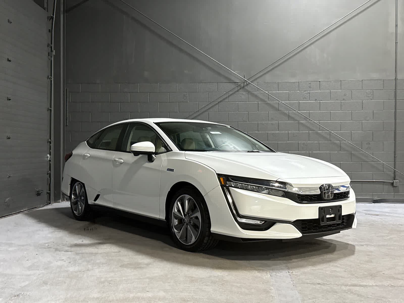 Used 2018 Honda Clarity Touring image 1