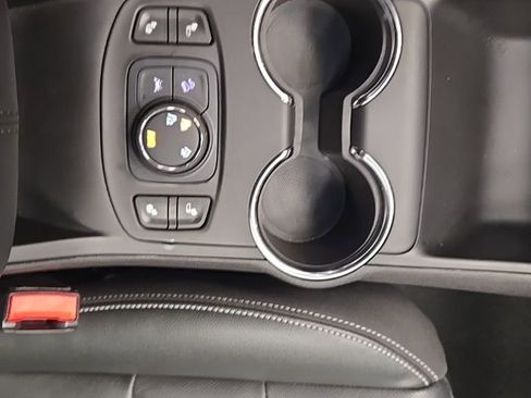 Used 2024 GMC Terrain SLT image 11