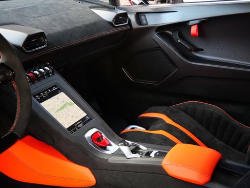 Used 2022 Lamborghini Huracan STO image 24