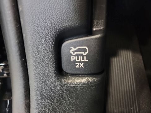 Used 2023 Ford Explorer XLT w/ Equipment Group 202A AWD/4WD image 19
