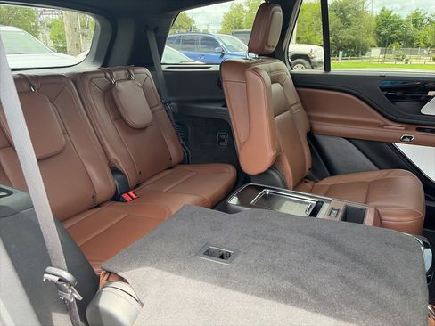 Used 2023 Lincoln Aviator Reserve w/ Equipment Group 201A AWD/4WD image 14