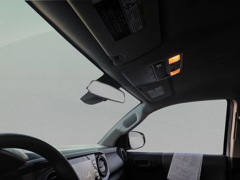 Used 2021 Toyota Tacoma SR w/ SR Convenience Package image 12