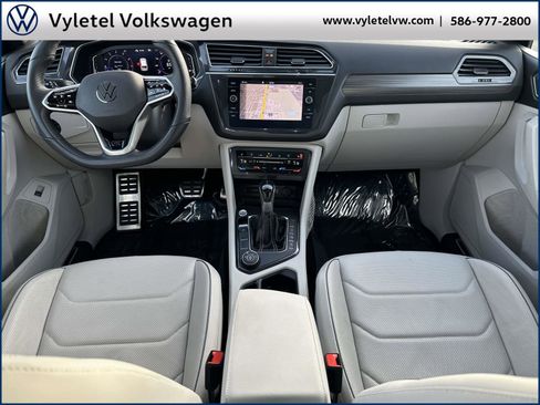 Certified 2022 Volkswagen Tiguan SEL R-Line image 15