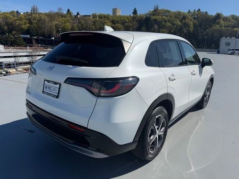 Used 2023 Honda HR-V EX-L image 7