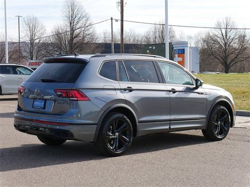 Certified 2024 Volkswagen Tiguan SE R-Line image 7