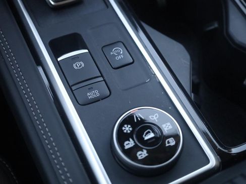 New 2026 Nissan Pathfinder Platinum AWD/4WD image 18