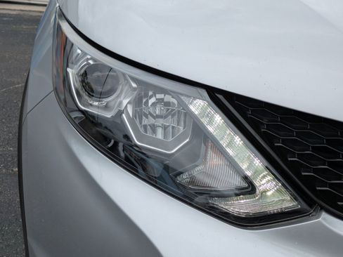 Used 2019 Nissan Rogue Sport SL w/ Premium Package FWD image 8