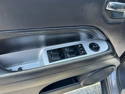 Used 2017 Jeep Compass High Altitude image 12