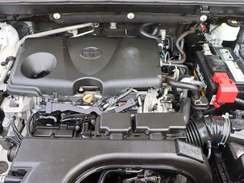 Used 2019 Toyota RAV4 LE FWD image 38