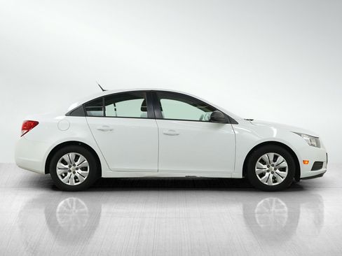 Used 2013 Chevrolet Cruze LS FWD image 6
