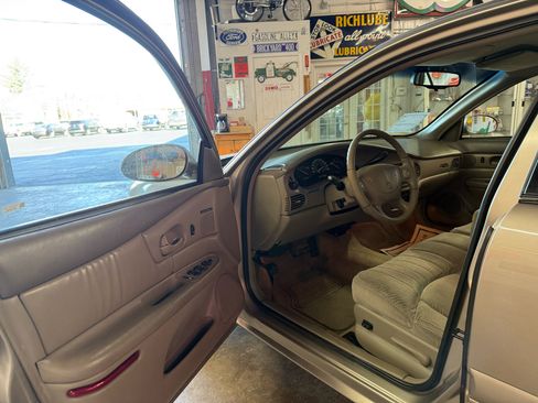 Used 2000 Buick Century Custom w/ 2000 Special Edition Pkg image 10