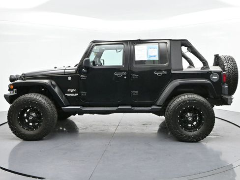 Used 2017 Jeep Wrangler Unlimited Sahara w/ Connectivity Group AWD/4WD image 4